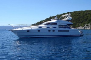 Yacht Fairline — In Panaji