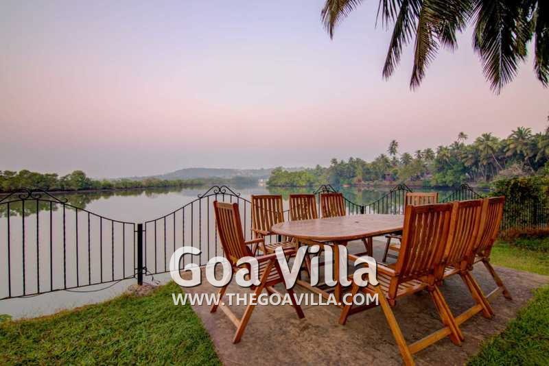 Villa Waterfront